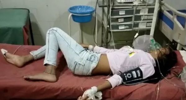 फोन पर बात करते पानी टंकी पर चढ़ी युवती... फिर 50 फीट की ऊंचाई से लगा दिया छलांग