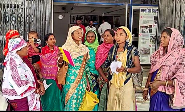 BREAKING NEWS : लाल पानी से बर्बाद हो रहा फसल... किसानों की नहीं ली जा रही सुध... कांकेर कलेक्टर को महिलाओं ने सौंपा ज्ञापन