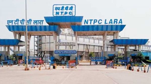 स्वामी आत्मानंद स्कूल के जीर्णोद्धार के लिए... एनटीपीसी लारा ने की बड़ी पहल... कलेक्टर को सौंपा 6.36 करोड़ का चेक