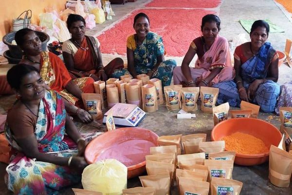 इस होली छत्तीसगढ़िया हर्बल गुलाल से  सुरक्षित होली का संदेश