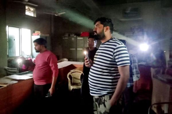 प्रदेश के इस राजस्व दफ्तर में लगी आग, देखिए कहीं आपके दस्तावेज तो नहीं