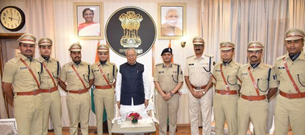  आम जनता से मित्रवत् व्यवहार करें पुलिसः राज्यपाल