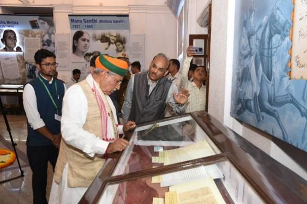 &ldquo;महिलाएं और राष्ट्र निर्माण: 1857 से गणतंत्र तक&rdquo; प्रदर्शनी का उद्घाटन किया