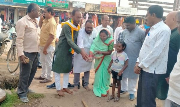 पूर्व विधायक जंघेल ने गंडई में सुविधाओं का किया विस्तार... लाखों रुपए के विकास कार्यों का किया भूमिपूजन