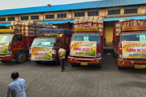 बीजापुर और दंतेवाड़ा के स्कूली बच्चों को मिलेगा नया यूनीफॉर्म... रायपुर से रवाना हुआ पहला जत्था... 284 बुनकर सहकारी समितियों ने किया निर्माण