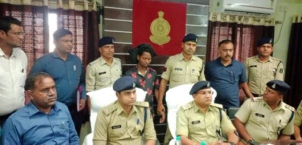 CG CRIME NEWS : बैरक में सोते एएसआई की हत्या... अंधेकत्ल से उठा पर्दा... वजह जानकर पैरों तले खिसक जाएगी जमीन