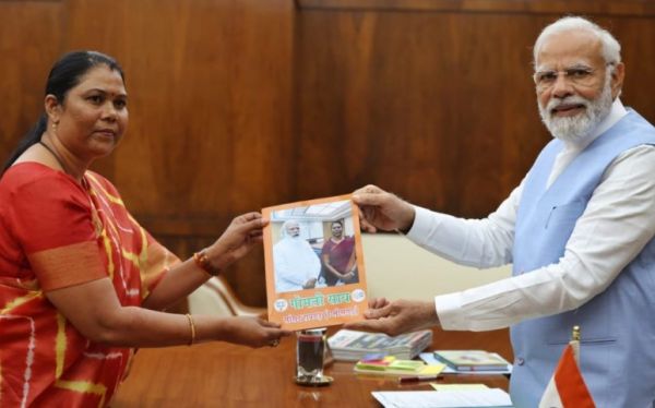 सांसद गोमती साय पीएम मोदी से मिलीं, समाजिक और राजनीतिक विषयों पर चर्चा