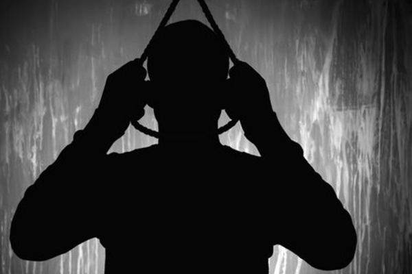 CG NEWS : घर पर मिलने आई थी सहकर्मी... फिर बैंककर्मी ने लगा ली फांसी... 21 दिनों की है दूसरी बेटी