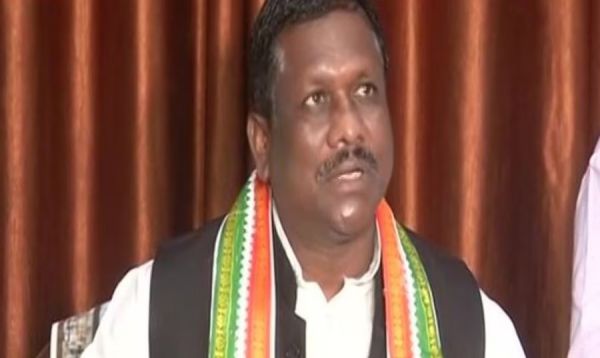 VIDEO NEWS : कांग्रेस विधायक बृहस्पति सिंह के खिलाफ... बैंककर्मियों ने खोला मोर्चा, हड़ताल की घोषणा... दो कर्मचारियों के साथ मारपीट का मामला