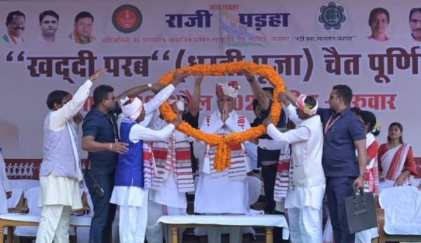 सीएम बघेल सरहुल परब मनाने पहुंचे जशपुर ... 60 लाख की घोषणा कर... दिया यह बड़ा संदेश