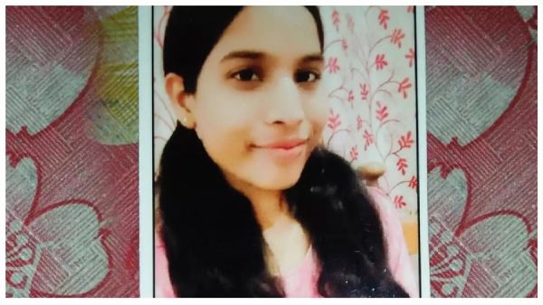 नकल करते पकड़ाई कॉलेज की छात्रा... शर्मिंदगी में झूल गई फांसी पर... दोपहर तक घर पर बैठी थी गुमसुम