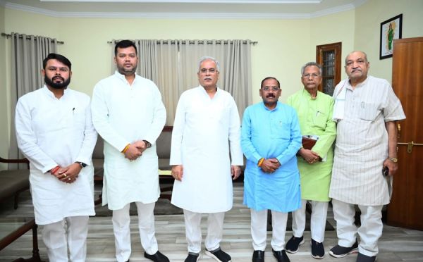 BREAKING NEWS : बिरनपुरकांड पर संवेदनशील हुए सीएम बघेल... परिवार के सदस्य को मिलेगी नौकरी... 10 लाख की सहायता राशि का ऐलान