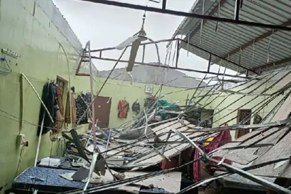 CRPF कैंप में बैरक की टूट गई छत... चपेट में आए मौजूद 11 जवान... आज भी अंधड़ की आशंका