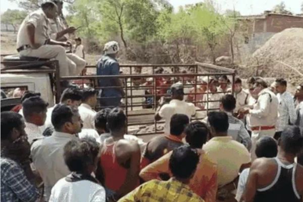 सिर काटकर अपनी बुआ के पास पहुंचा युवक... पूछा, देखो यही है ना... गिरफ्तार कर पुलिस कर रही पूछताछ