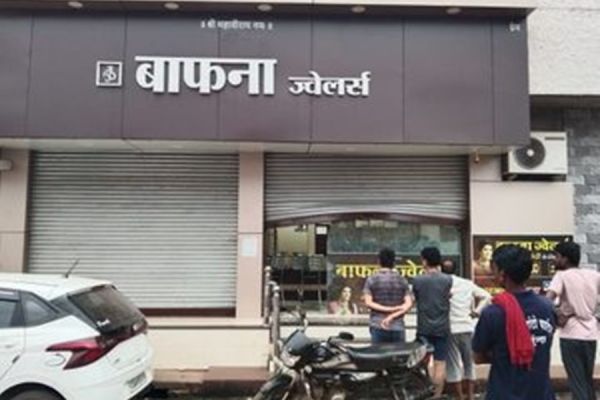 विधायक प्रतिनिधि के ज्वेलरी शॉप में... अज्ञात चोर ने मचाई धमाचौकड़ी... गहनों के साथ सीसीटीवी का डीवीआर भी ले गए