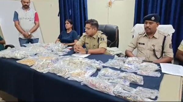 एक&mdash;दो नहीं, 12 लोगों ने मारी थी... ज्वेलरी शॉप में सेंध... कंबल बेचने के बहाने करते थे रेकी