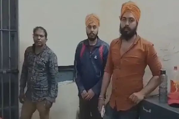 CG CRIME : गिरे को उठाने गया सिपाही... तो मां और भाई ने मिलकर कर दी पिटाई... अब हवालात के पीछे