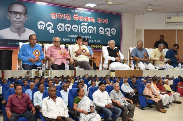 लोकतंत्र की रक्षा करना हर नागरिक का कर्तव्य - राज्यपाल हरिचंदन