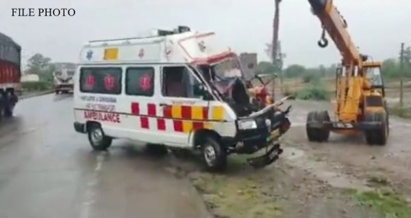 अंतिम संस्कार के लिए जा रहा था शव वाहन... बोर खनन ट्रक से हुई भिड़ंत... तीन अन्य की मौत