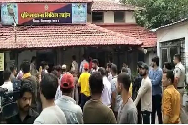 छत्तीसगढ़ में ठगी का बड़ा मामला... IG दफ्तर के आरक्षक ने नौकरी लगवाने का दिया झांसा... 1.13 करोड़ की लगाई चपत