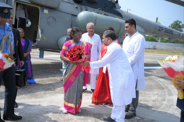 आदिशक्ति माँ महामाया के दर्शन के लिए रतनपुर पहुंची राष्ट्रपति