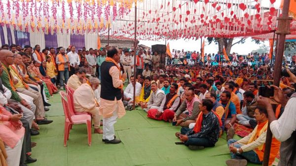 महामाई में डिप्टी सीएम साव ने लगाई चौपाल... बैगा आदिवासियों की सुनी समस्याएं