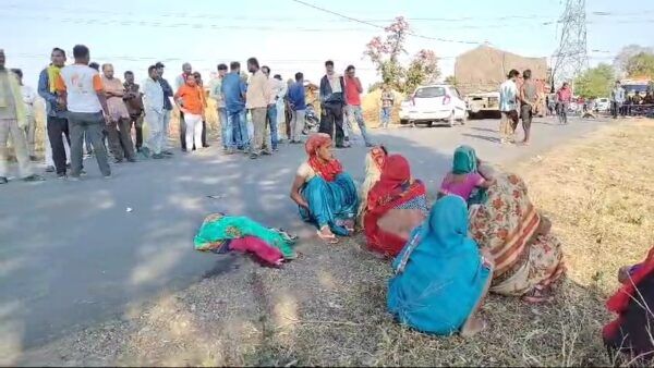 6 साल की मासूम को तेज रफ्तार पिकअप ने रौंदा, मौके पर हुई दर्दनाक मौत, ग्रामीण ने किया चक्काजाम