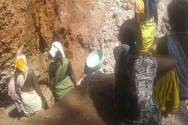 छुई मिट्टी की खदान धंसने से युवक की मौत, महिला की हालत गंभीर