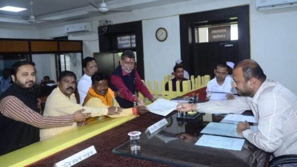 अंतिम दिन बस्&zwj;तर के BJP के महेश कश्&zwj;यप और कांग्रेस प्रत्याशी लखमा ने भरा पर्चा, दोनों पार्टियों ने किया शक्ति प्रदर्शन