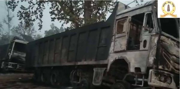 नक्सलियों ने अब नारायणपुर में मचाया उत्पात... आयरन ओर सप्लाई कर रहे 4 ट्रकों को फूंका