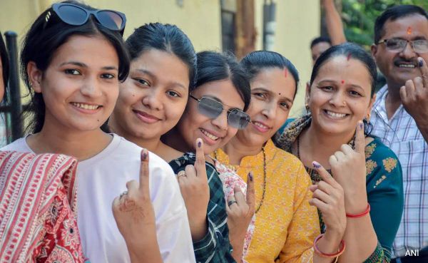 Chhattisgarh में अब तक 46.14 प्रतिशत मतदान...  सबसे आगे रायगढ़, राजधानी में 40.59 फीसद
