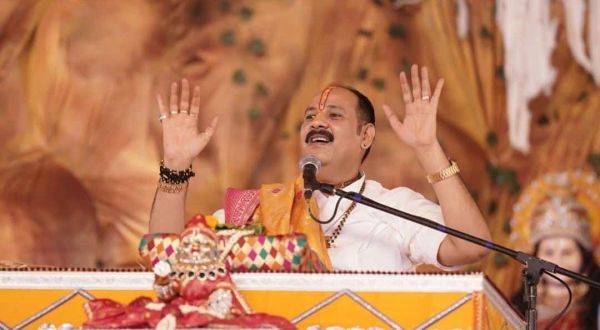 सिंदुर में 64 योगिनियों का बल होता है, इसलिए विवाहित महिलाओं को सिंदुर लगाना चाहिएः पंडित प्रदीप मिश्रा