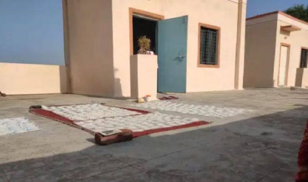 छत पर सूख रहे मुरकू में पड़ोसी ने मिलाया जहर... रंग बदलते ही खुला पोल