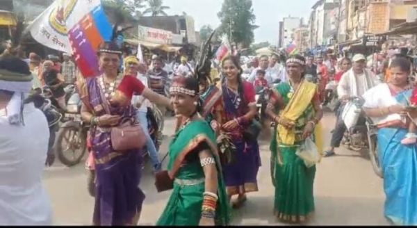 धूम धाम से मनाया गया विश्व आदिवासी दिवस : सर्व आदिवासी समाज द्वारा निकाली गई विशाल रैली