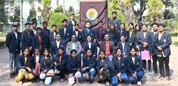  अंतर विवि युवा उत्सव में भाग लेने रविवि की टीम कर्नाटक रवाना