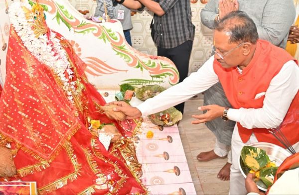 बसंत पंचमी पर्व पर मुख्यमंत्री विष्णु देव साय मां शारदा धाम पहुंचे