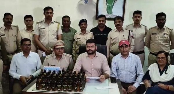 आबकारी की बड़ी कार्रवाई&hellip; 1000 पेटी अंग्रेजी शराब से भरी कंटेनर जब्त