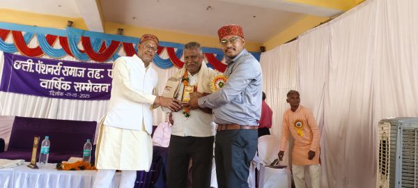 पेंशनरों ने विभिन्न विभागों में कर्मठता और लगन से सेवा कर क्षेत्र का गौरव बढ़ायाः जितेंद्र