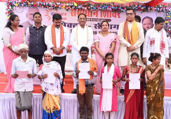 मुख्यमंत्री पहुंचे सीतागांव&hellip; स्वास्थ्य केंद्र और हायर सेकेंडरी स्कूल उन्नयन