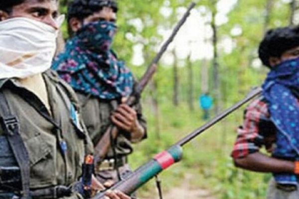 नक्सलियों ने की दो  ग्रामीणों की हत्या... मरने वालों में एक आत्मसमर्पित नक्सली शामिल