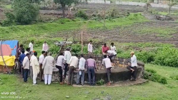 कुएं का पानी पीने से 1 मौत, एक दर्जन ग्रामीण बीमारः उल्टी दस्त की शिकायत पर अस्पताल में कराया भर्ती