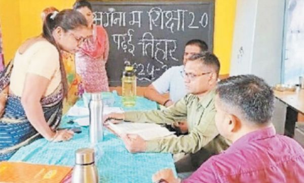सुबह 7 बजे से स्कूल, लेकिन 8 बजे तक नहीं आते शिक्षक, निरीक्षण में खुली कई स्कूलों की पोल…