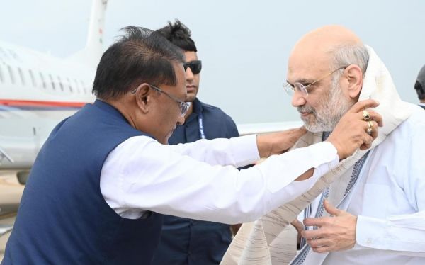 केंद्रीय गृह मंत्री अमित शाह पहुंचे रायपुर.... मुख्यमंत्री साय ने एयरपोर्ट पर किया स्वागत