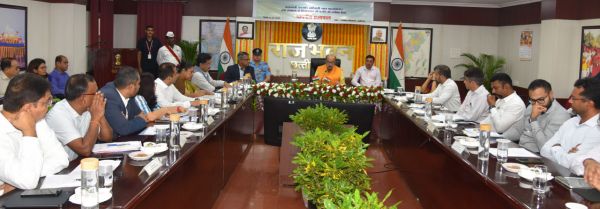  केवल रिर्पाेर्ट पर निर्भर न रहें, निचले स्तर पर जाकर योजनाओें का क्रियान्वयन देखें- डेका