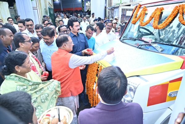 “रक्त-मित्र” पुस्तिका का विमोचन, रेडक्रॉस के आजीवन सदस्यों को सीएम ने किया सम्मानित