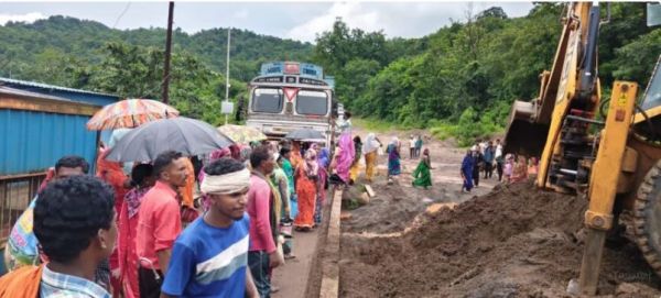 भैंसाकन्हार और भैसामुन्डी के ग्रामीणों का बड़ा विरोध प्रदर्शन