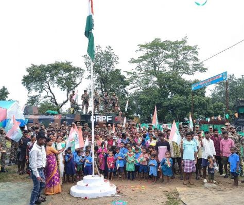 आजादी के बाद पहली बार बस्तर के 29 गांवों में शान से लहराया तिरंगा