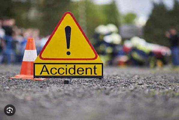 सड़क किनारे खड़ी ट्रक के पीछे जा टकराई स्कूटी – दो युवकों की दर्दनाक मौत