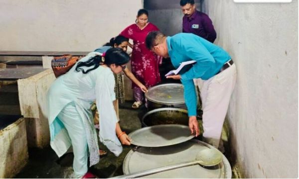 पोटा केबिन और छात्रावासों का औचक निरीक्षण, भोजन से लेकर शयनकक्ष तक हुई कड़ी जांच