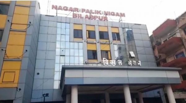 जोन कमिश्नर पर नगर निगम की संपत्तियां कबाड़ में बेचने का आरोप
